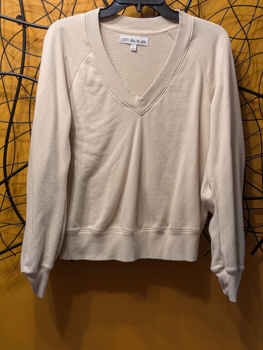 City Blues V-Neck Fleece Sweatshirt Pullover - Off-White / Cream - Size S